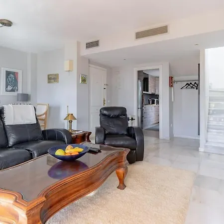 1 Bedroom With Large Roof Terrace * מארבלה