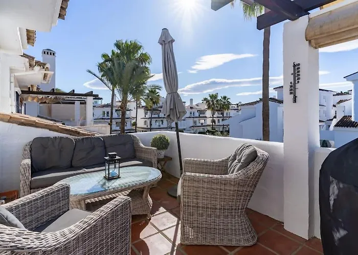 1 Bedroom With Large Roof Terrace *