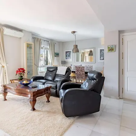 1 Bedroom With Large Roof Terrace ماربيا