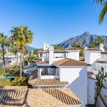 1 Bedroom With Large Roof Terrace شقة ماربيا